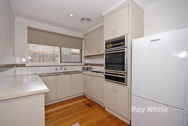 16 Cloverlea Drive, WANTIRNA VIC 3152, Wantirna - Thumbnail 6