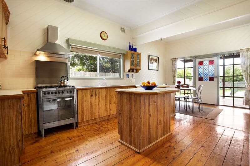 22  Oakhill Avenue, RESERVOIR VIC 3073, Reservoir - Thumbnail 3
