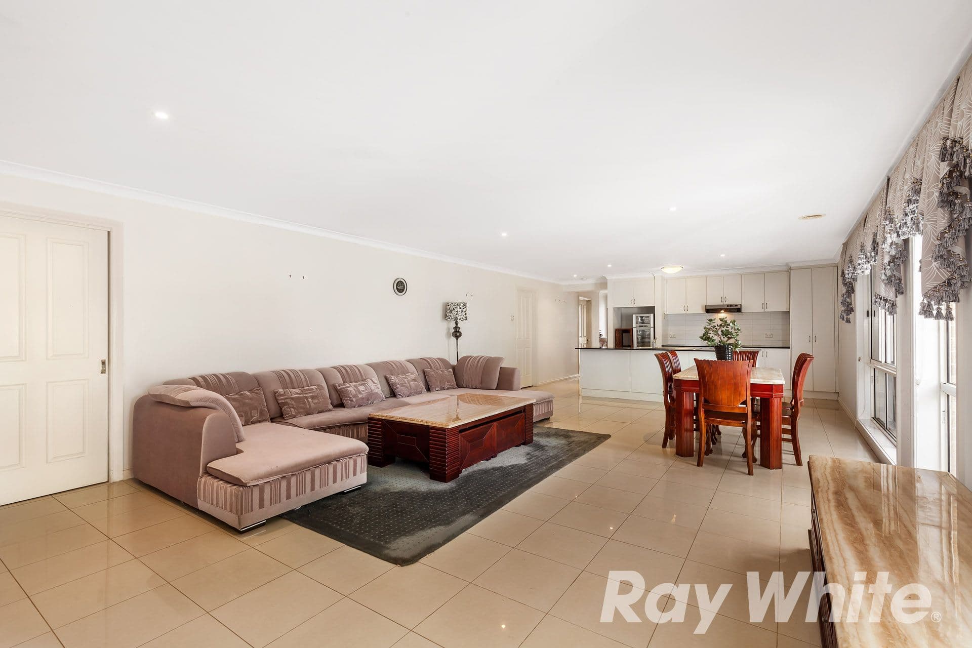 11 Daffodil Way, Point Cook VIC 3030, Point Cook - Thumbnail 2