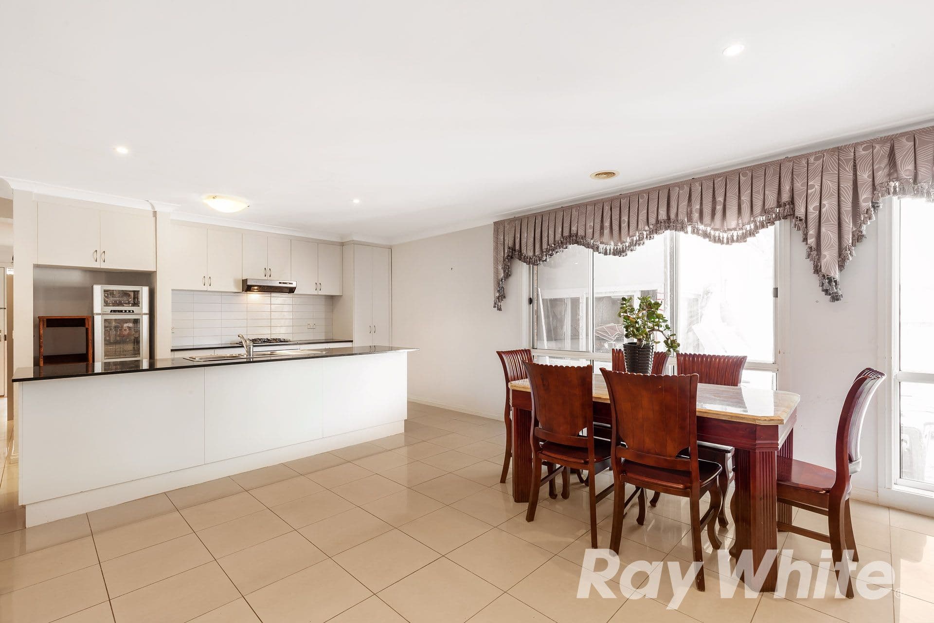 11 Daffodil Way, Point Cook VIC 3030, Point Cook - Thumbnail 4