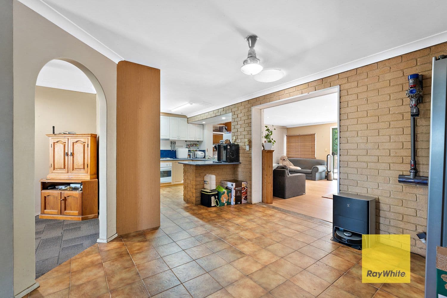 32 Kidman Court, Thornlie WA 6108, Thornlie - Thumbnail 2