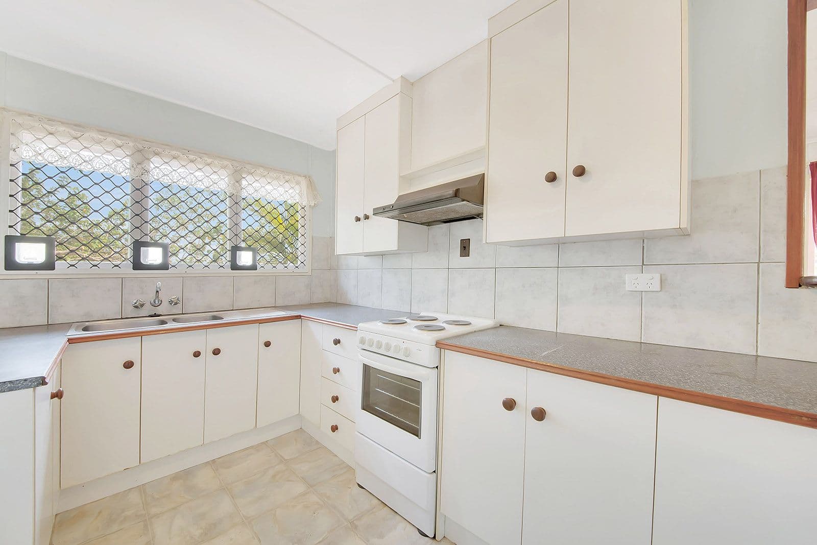 118 O'Connell Street, Barney Point QLD 4680, Barney Point - Thumbnail 2