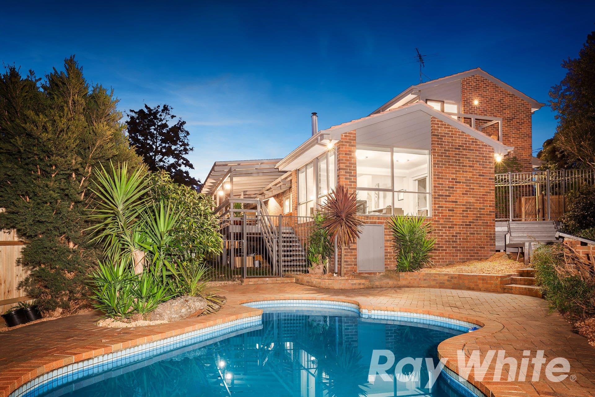 16 LYDFORD Court, Diamond Creek VIC 3089, Diamond Creek - Thumbnail 2