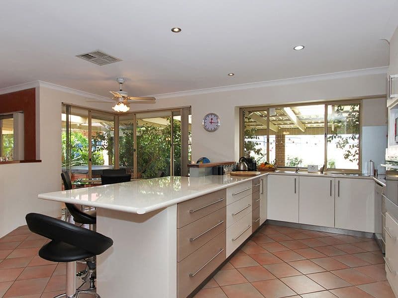 4 Hoya Court, THORNLIE WA 6108, Thornlie - Image 1