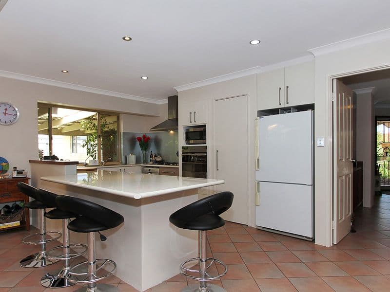 4 Hoya Court, THORNLIE WA 6108, Thornlie - Thumbnail 3