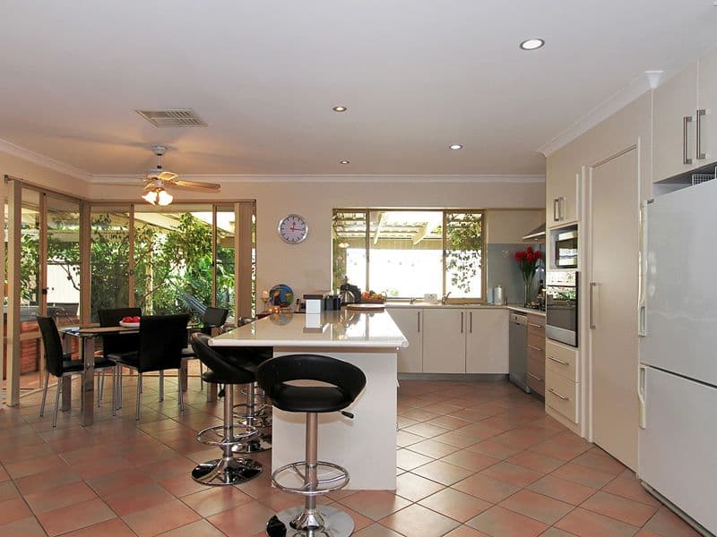 4 Hoya Court, THORNLIE WA 6108, Thornlie - Thumbnail 4
