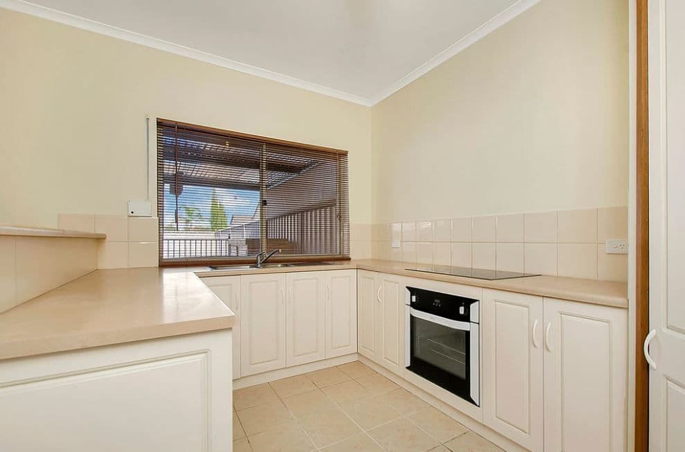 19 Knapman Crescent, Port Adelaide SA 5015, Port Adelaide - Thumbnail 2