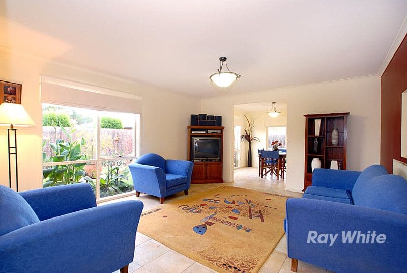 7 Lillee Close, WANTIRNA SOUTH VIC 3152, Wantirna South - Thumbnail 2