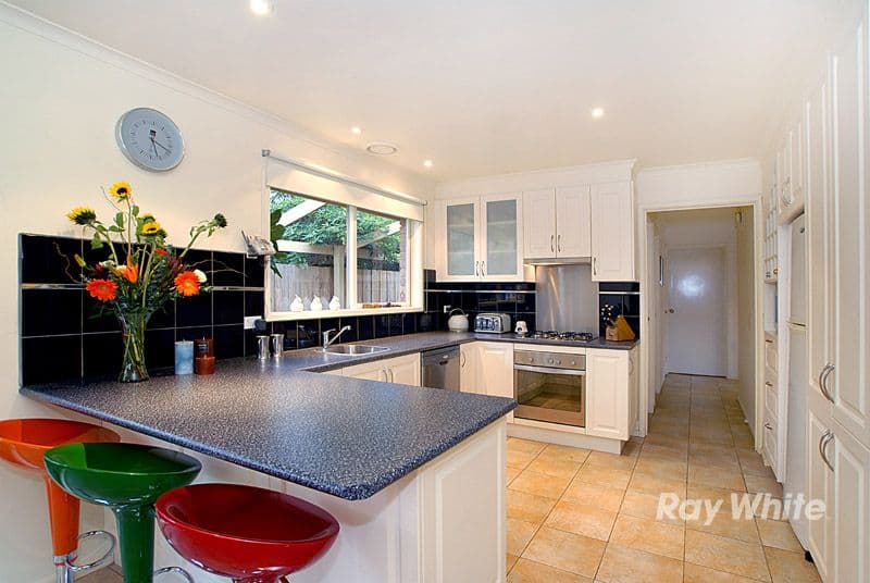 7 Lillee Close, WANTIRNA SOUTH VIC 3152, Wantirna South - Thumbnail 3