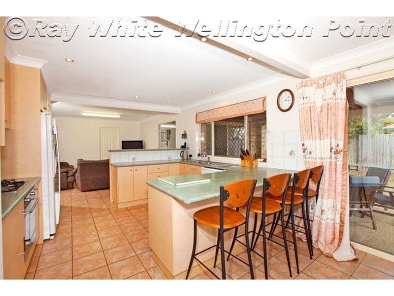 13 Burwana Place, WELLINGTON POINT QLD 4160, Wellington Point - Thumbnail 4