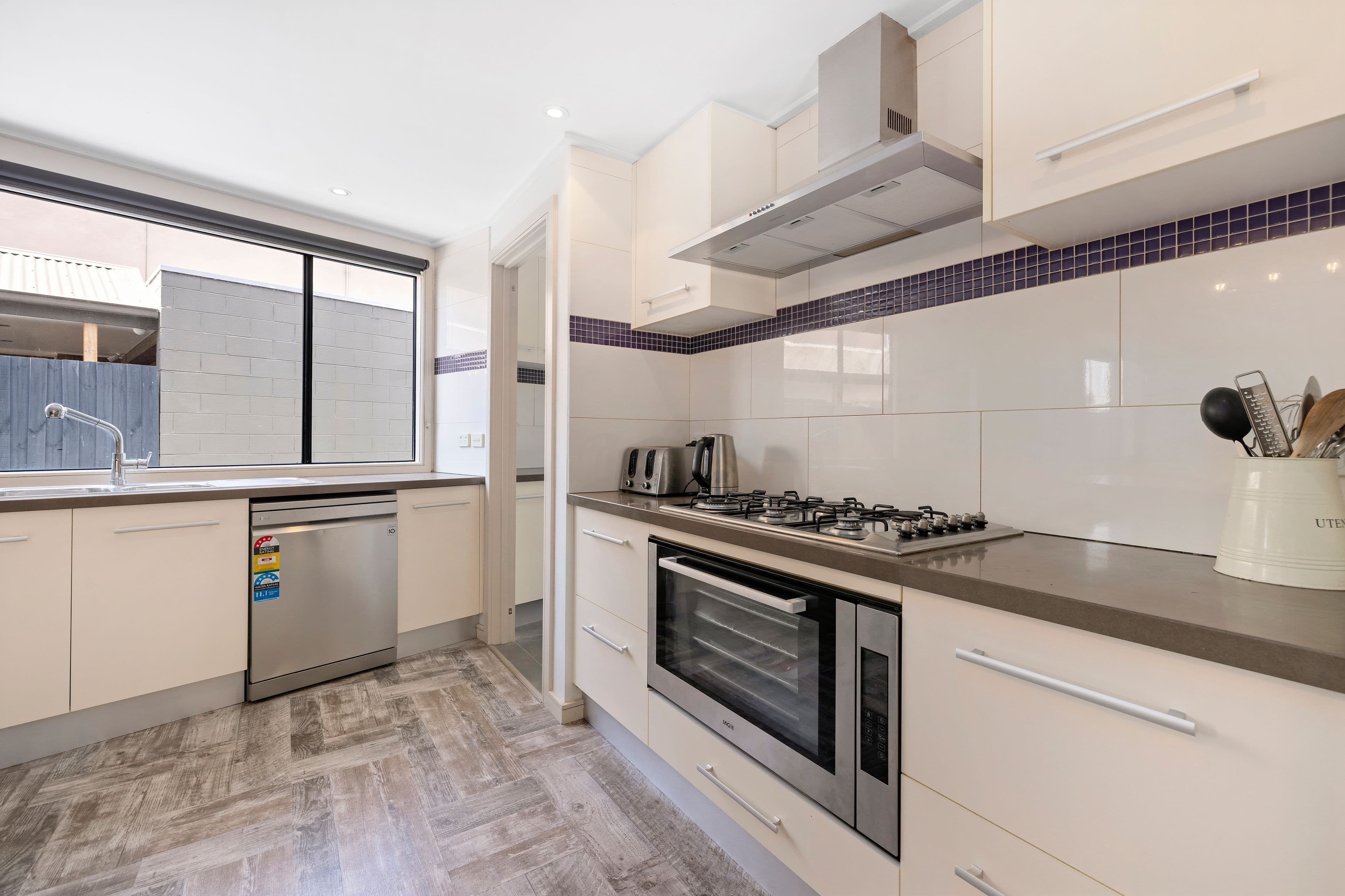 100 Coolibar Avenue, Seaford VIC 3198, Seaford - Thumbnail 2