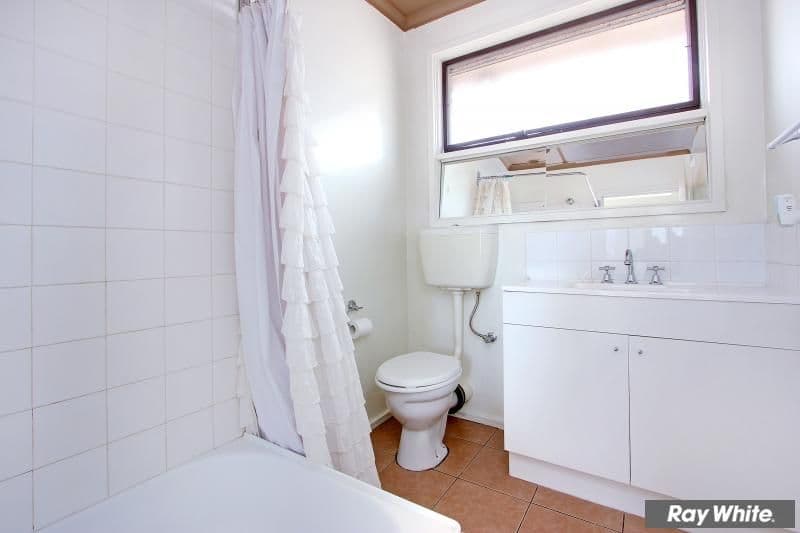 18 Lucerne Avenue, MORNINGTON VIC 3931, Mornington - Thumbnail 3