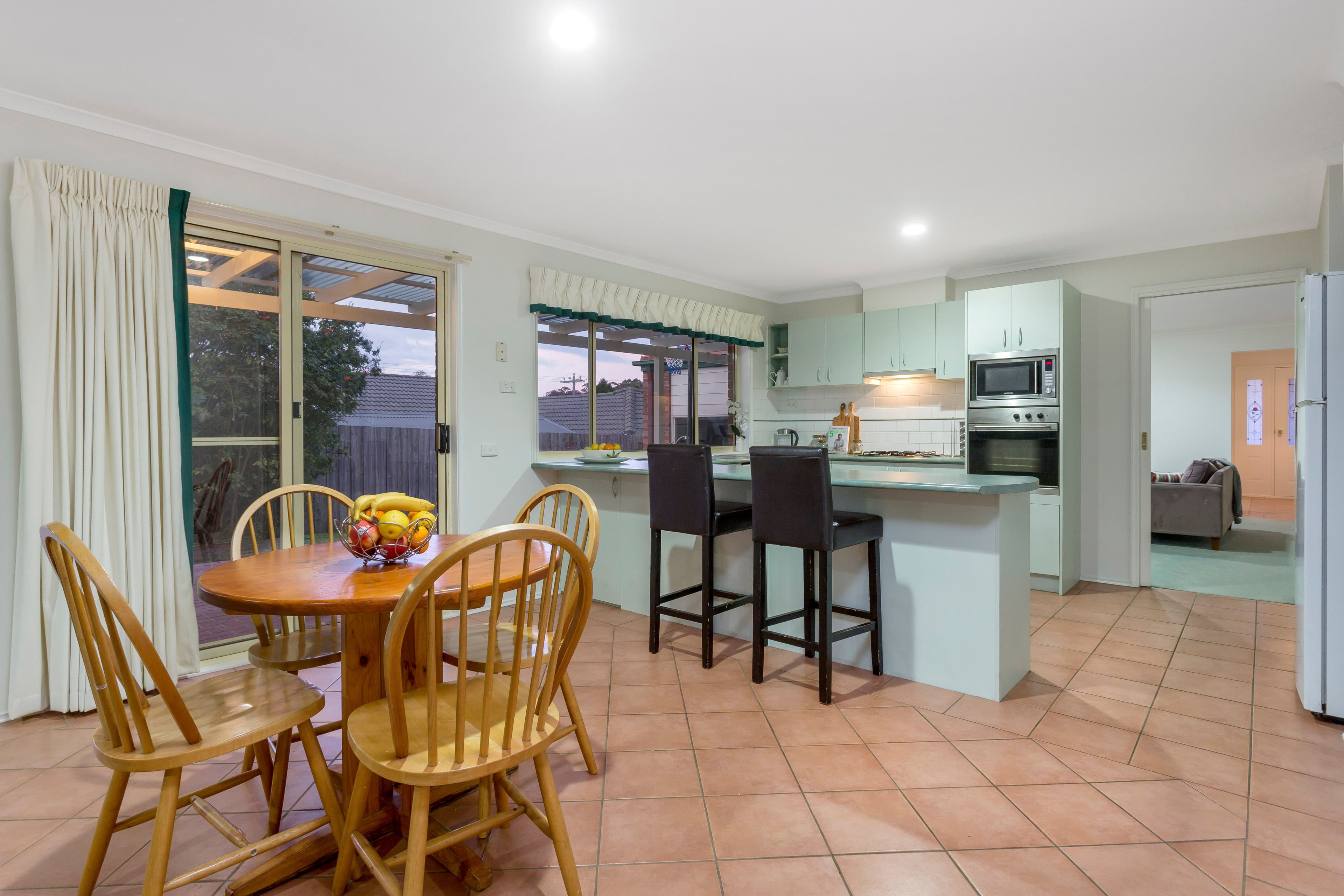 4 Raleon Avenue, Frankston South VIC 3199, Frankston South - Thumbnail 2