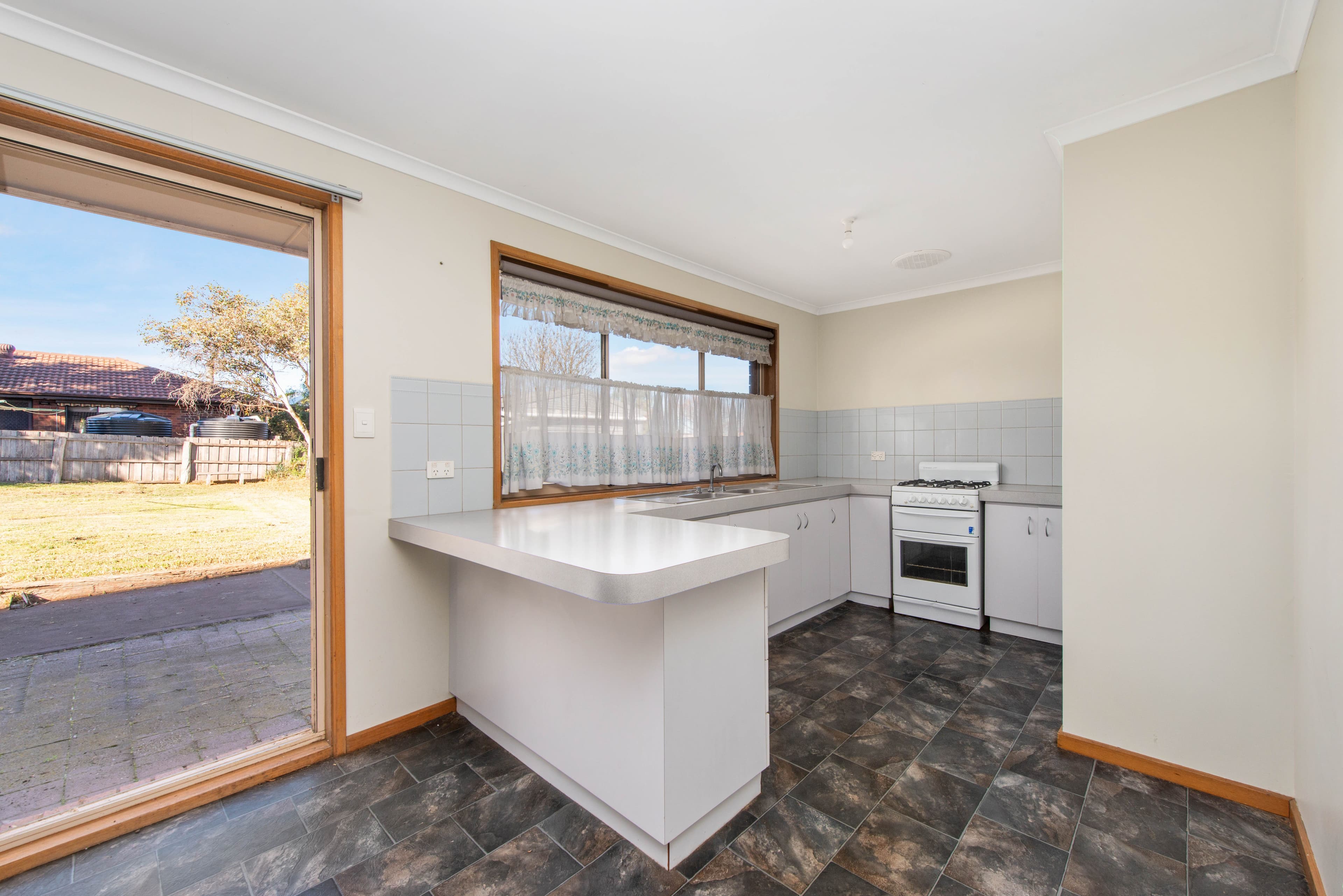 37 Underbank Boulevard, Bacchus Marsh VIC 3340, Bacchus Marsh - Thumbnail 5