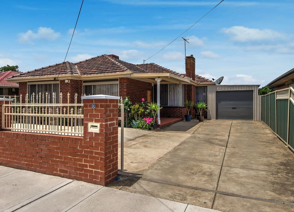 16 Pinoak Street, St Albans VIC 3021, St Albans - Image 1