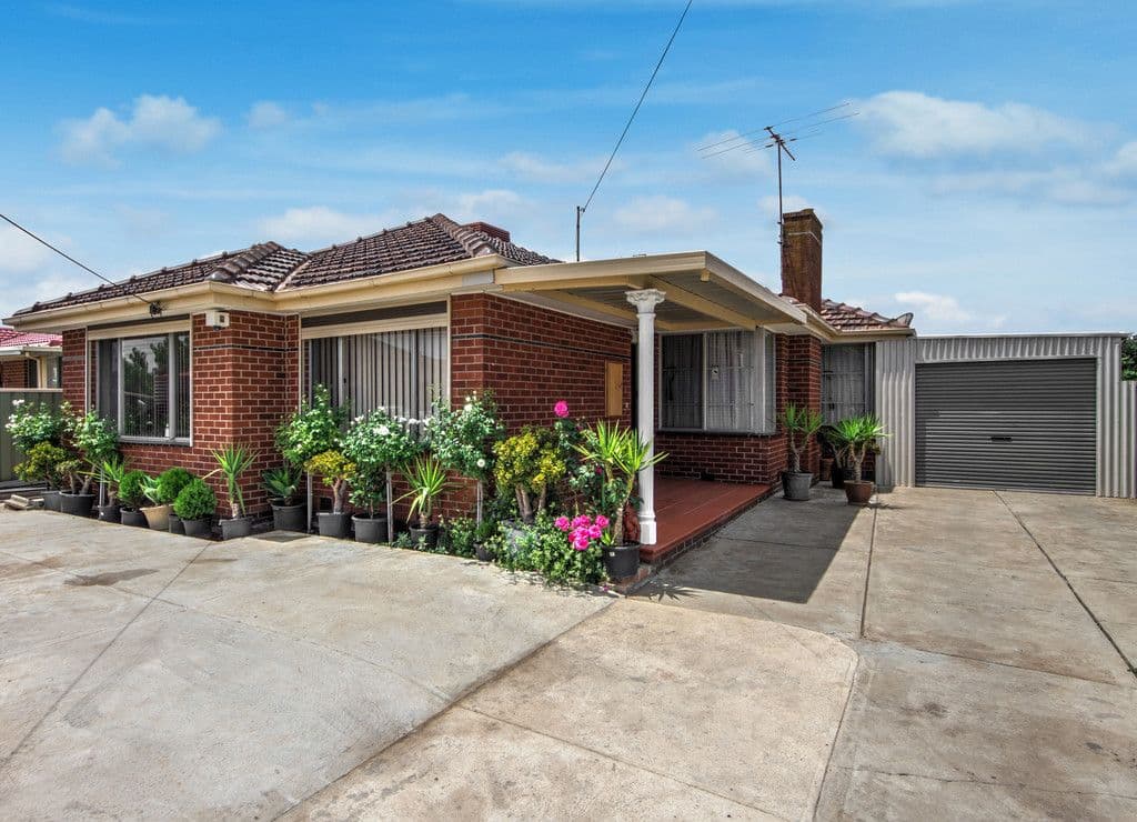 16 Pinoak Street, St Albans VIC 3021, St Albans - Thumbnail 2