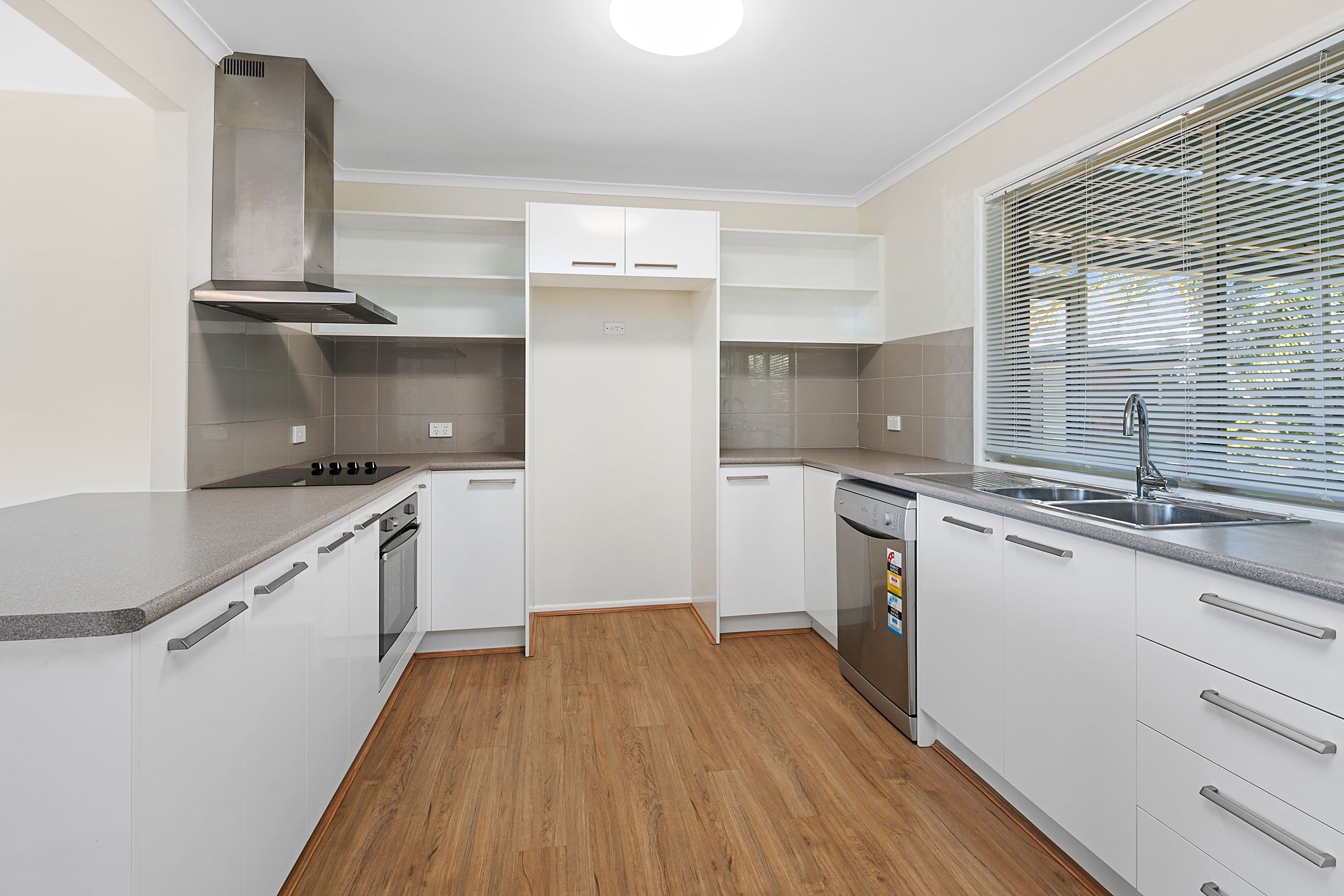 21 Warner Street, Wellington Point QLD 4160, Wellington Point - Thumbnail 2