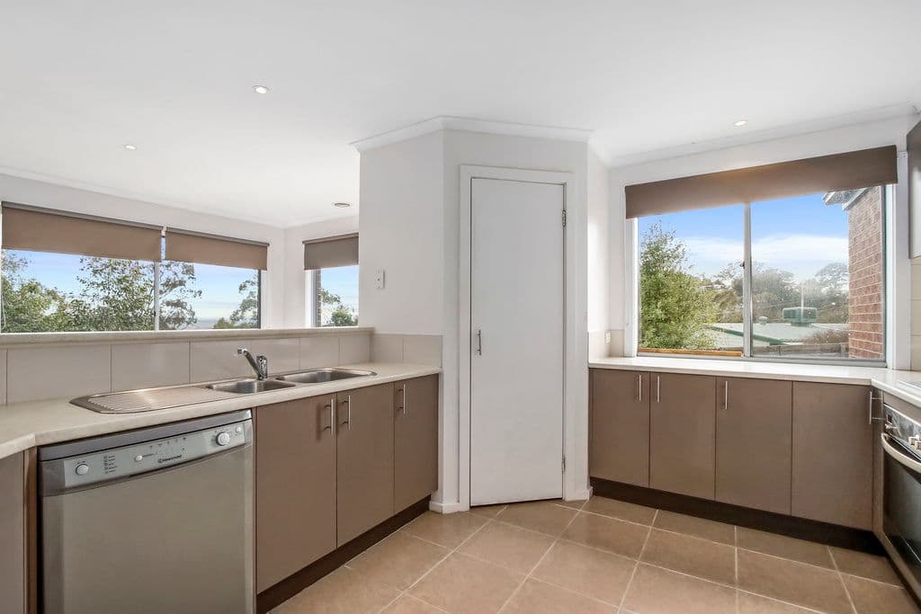 11 Olinda Park Rise, Lilydale VIC 3140, Lilydale - Thumbnail 2