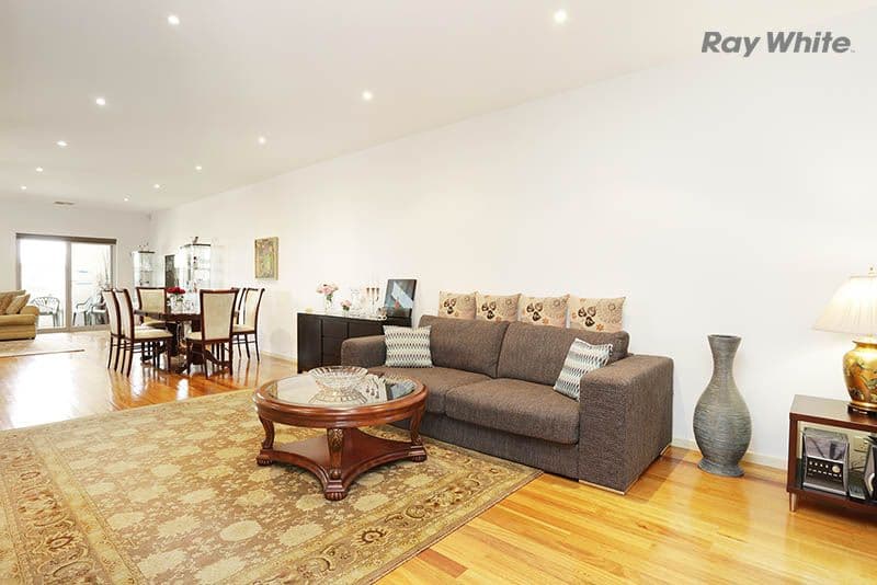 17 Georgia Crescent, Werribee VIC 3030, Werribee - Thumbnail 2