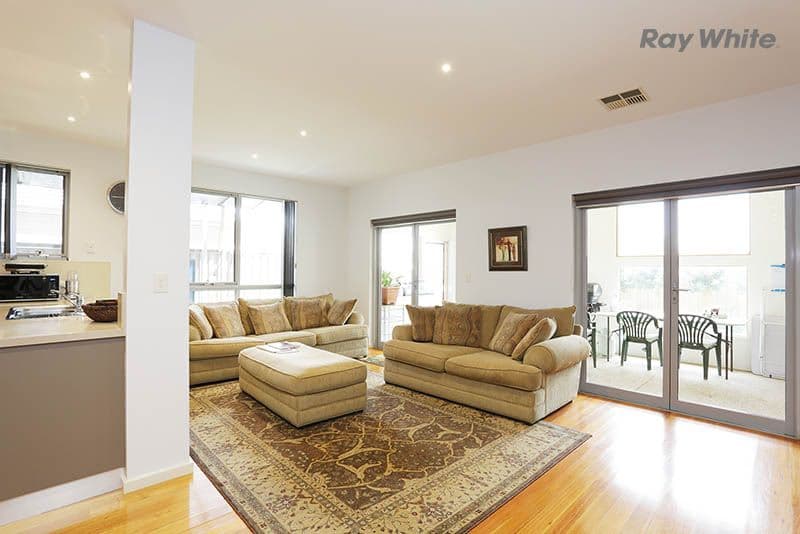 17 Georgia Crescent, Werribee VIC 3030, Werribee - Thumbnail 3