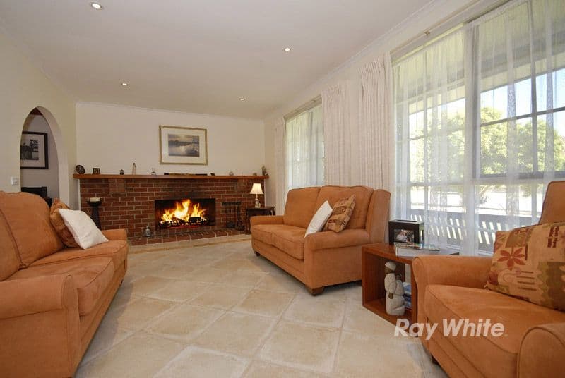 4 Reita Avenue, WANTIRNA SOUTH VIC 3152, Wantirna South - Thumbnail 2