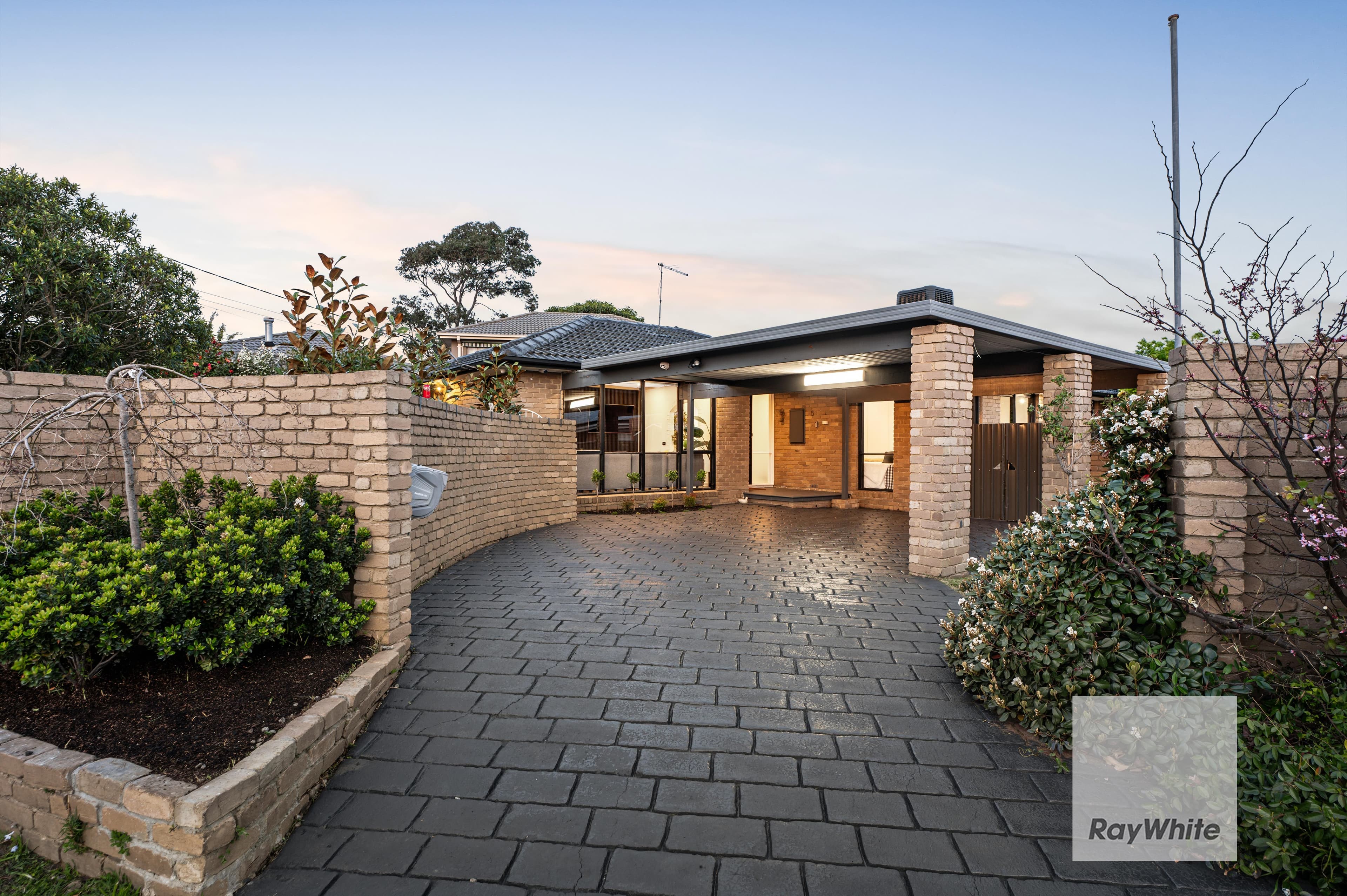 5 Leura Court, Gladstone Park VIC 3043, Gladstone Park - Image 1