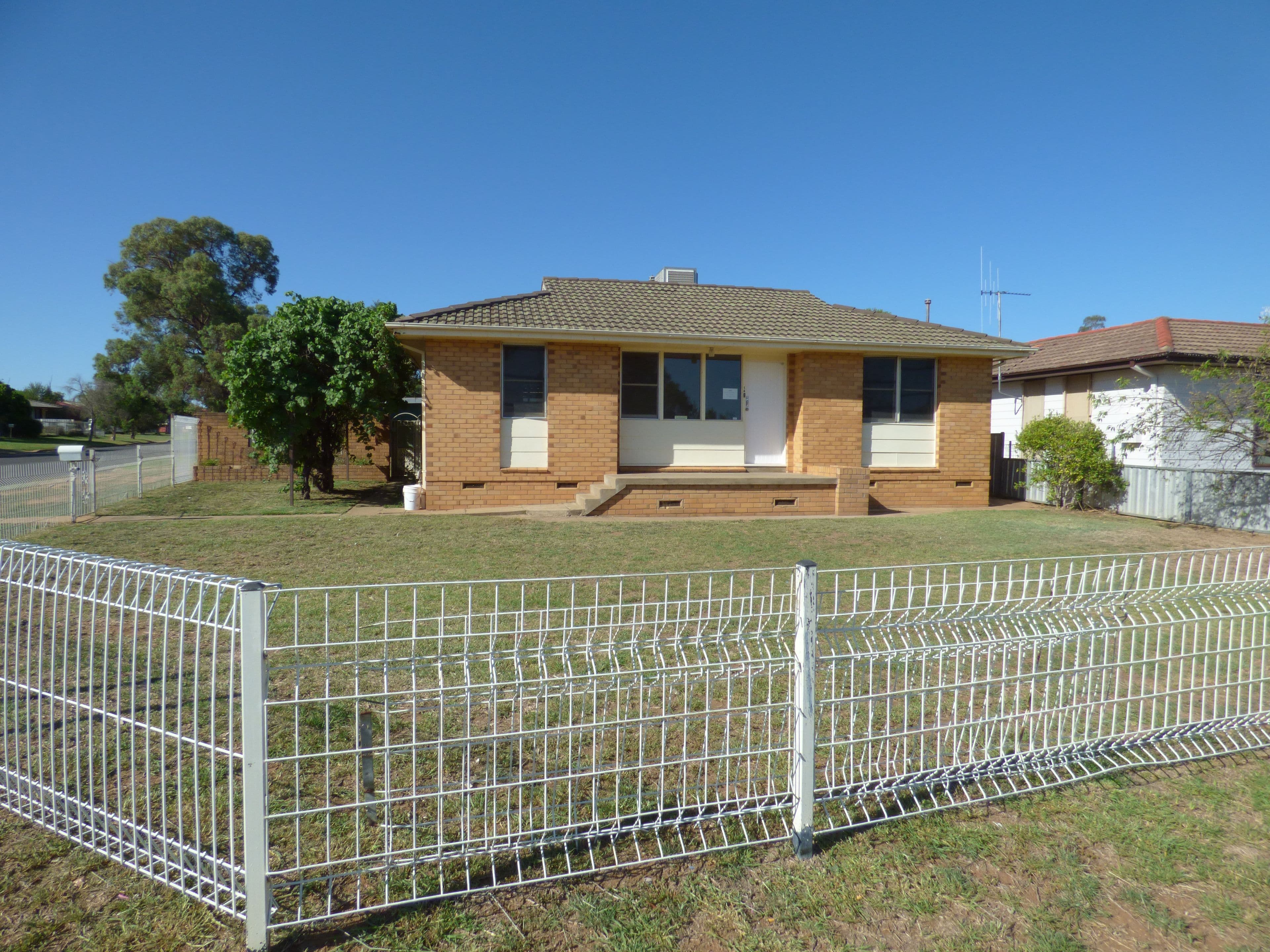 14 Cedar Crescent, Forbes - Image 1