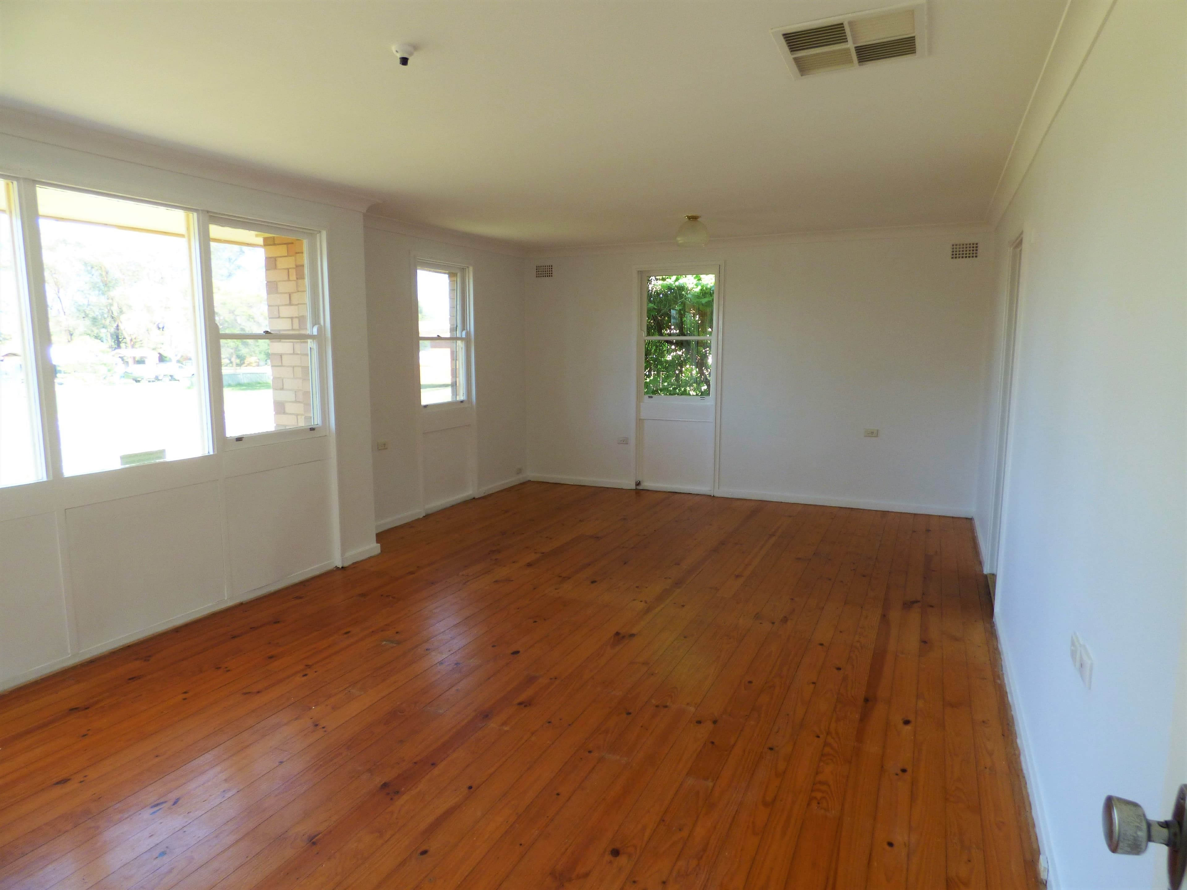 14 Cedar Crescent, Forbes - Thumbnail 2
