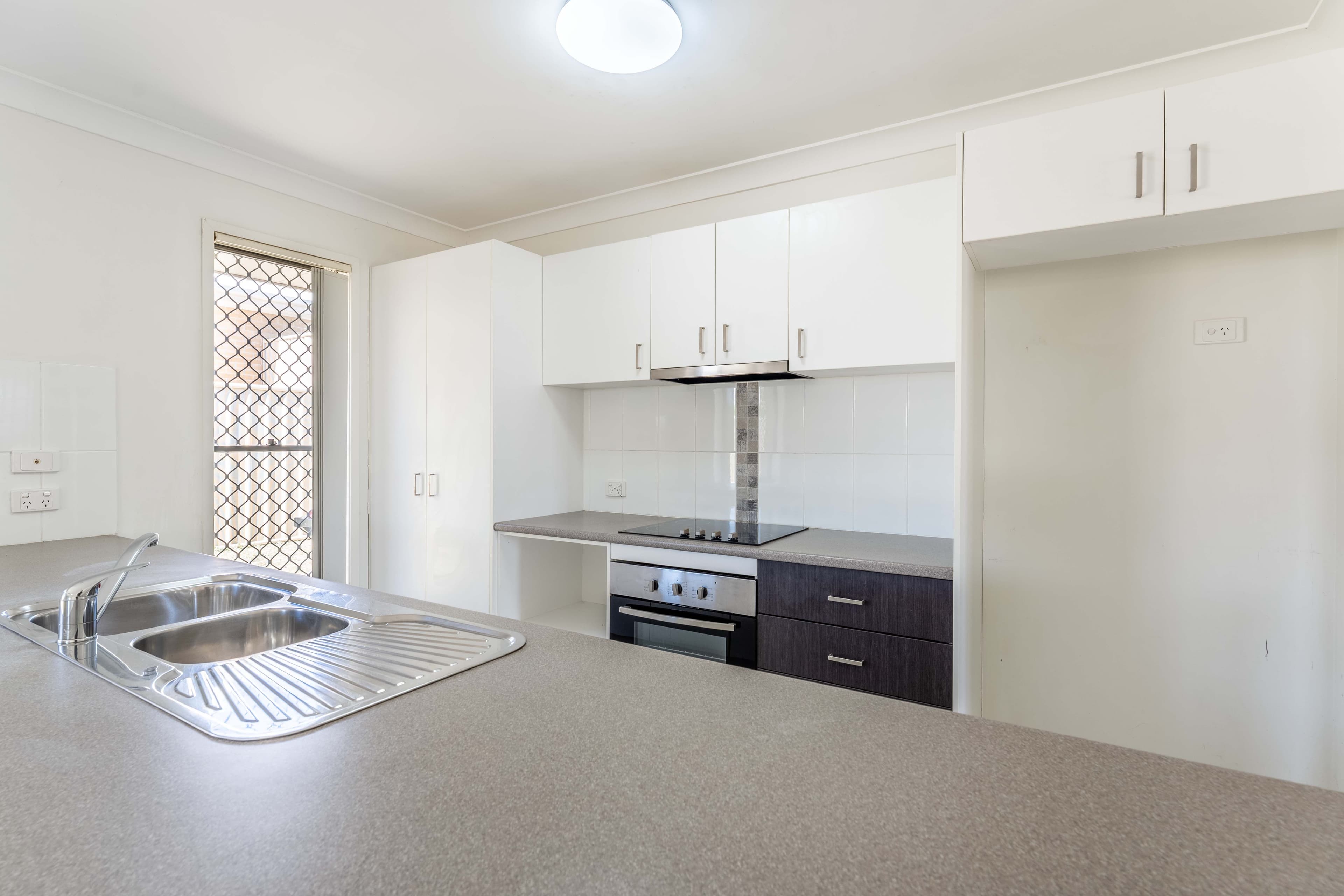 4 Suncrest Street, Emerald QLD 4720, Emerald - Thumbnail 3