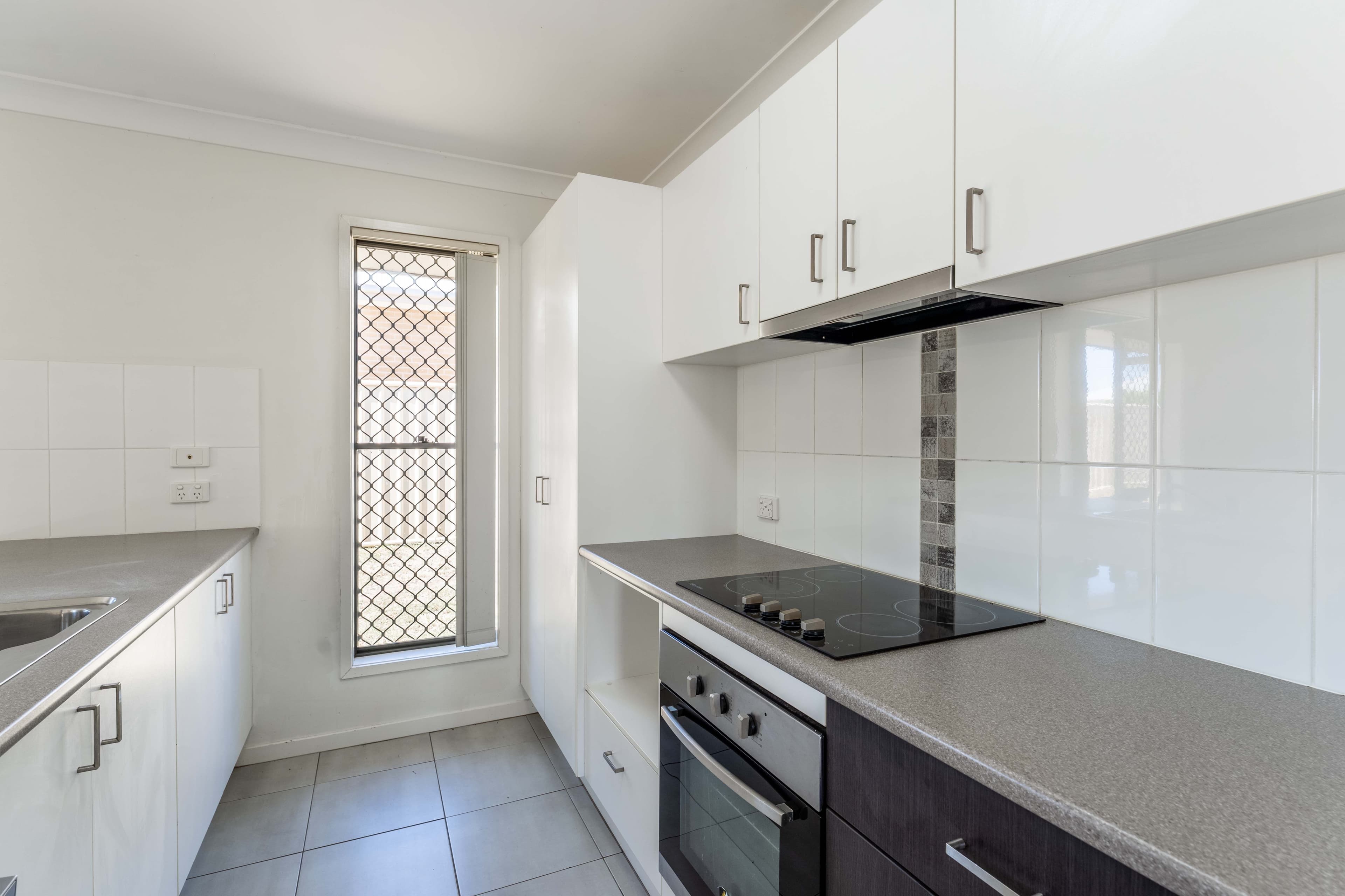 4 Suncrest Street, Emerald QLD 4720, Emerald - Thumbnail 4