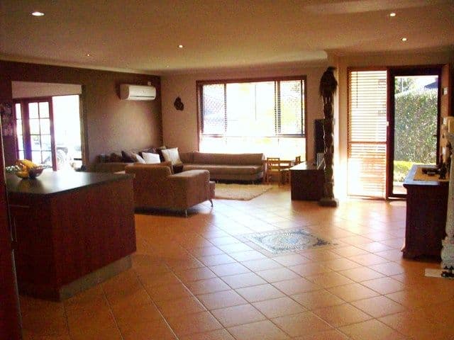 18 Rawlinna Drive, MERMAID WATERS QLD 4218, Mermaid Waters - Thumbnail 3