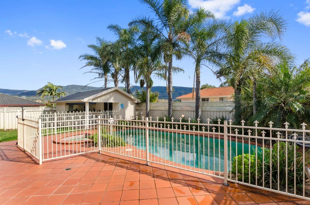 54 Robins Creek Drive, Horsley - Thumbnail 2