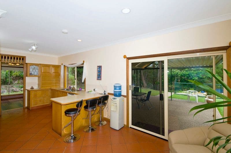 6 Cornwall Drive, ELANORA QLD 4221, Elanora - Thumbnail 6