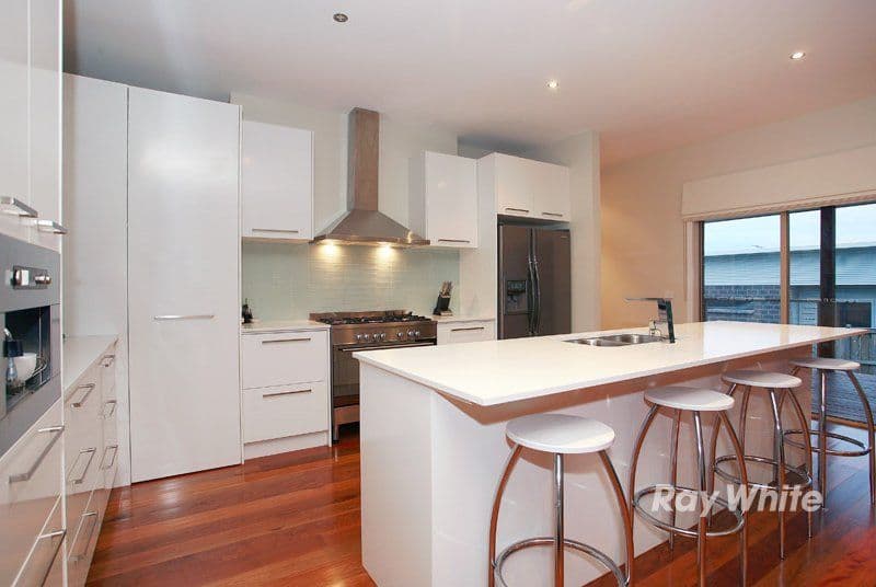 24 Greenmist Crescent, CRANBOURNE SOUTH VIC 3977, Cranbourne South - Thumbnail 3