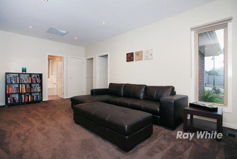 24 Greenmist Crescent, CRANBOURNE SOUTH VIC 3977, Cranbourne South - Thumbnail 8