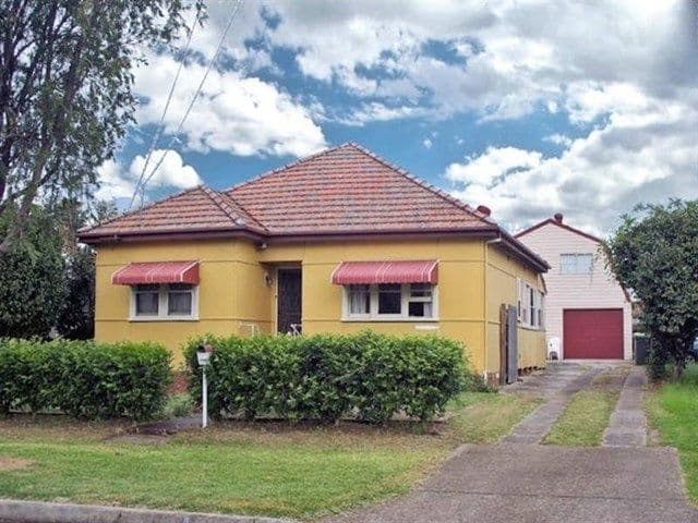 6 Lavender Avenue, PUNCHBOWL NSW 2196, Punchbowl - Thumbnail 2