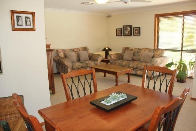 10 Swift Place, BURLEIGH WATERS QLD 4220, Burleigh Waters - Thumbnail 5