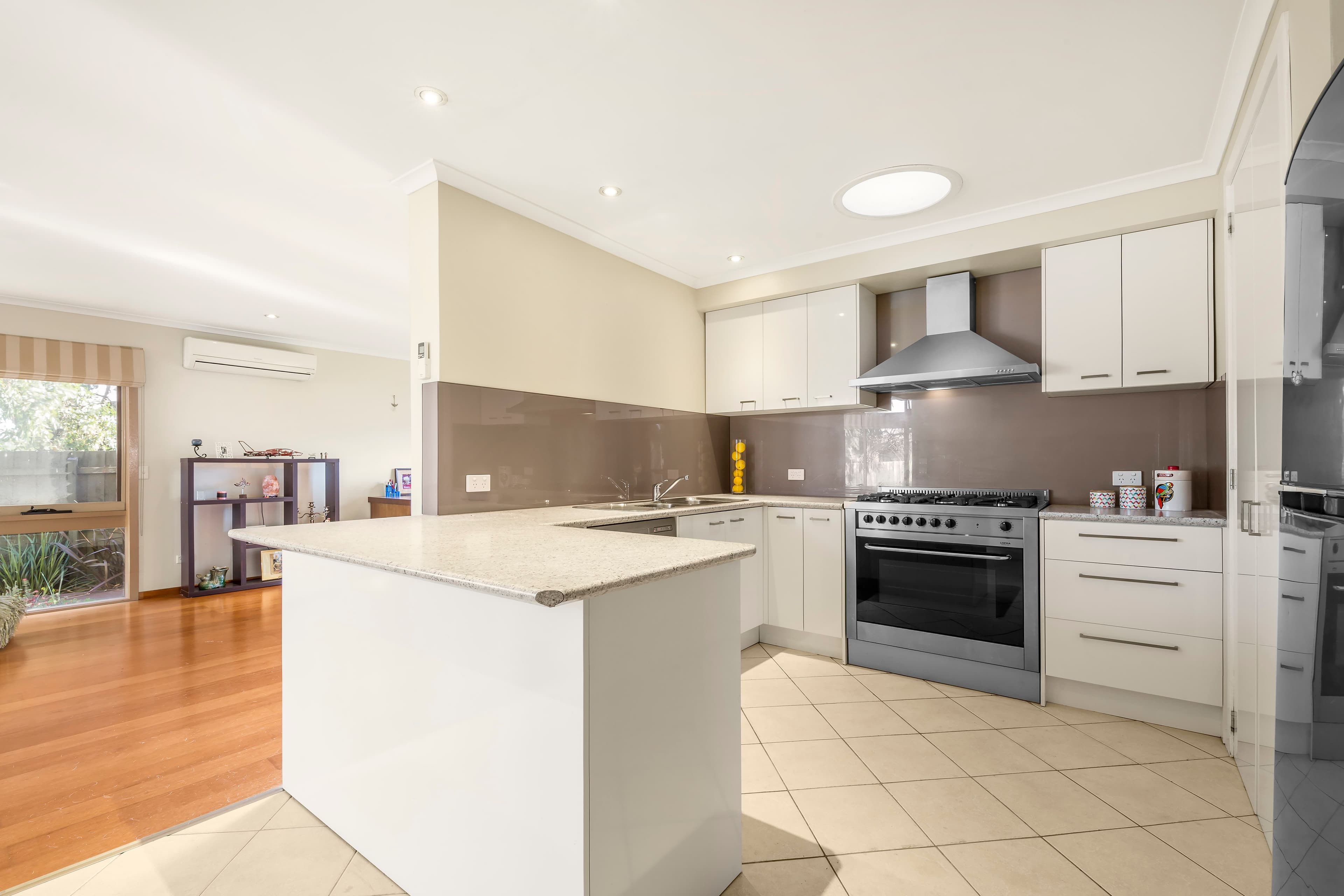 15 McLaughlin Crescent, Mill Park VIC 3082, Mill Park - Thumbnail 2