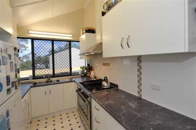 4 Claire-Lee Crescent, KINGSTHORPE QLD 4400, Kingsthorpe - Thumbnail 2