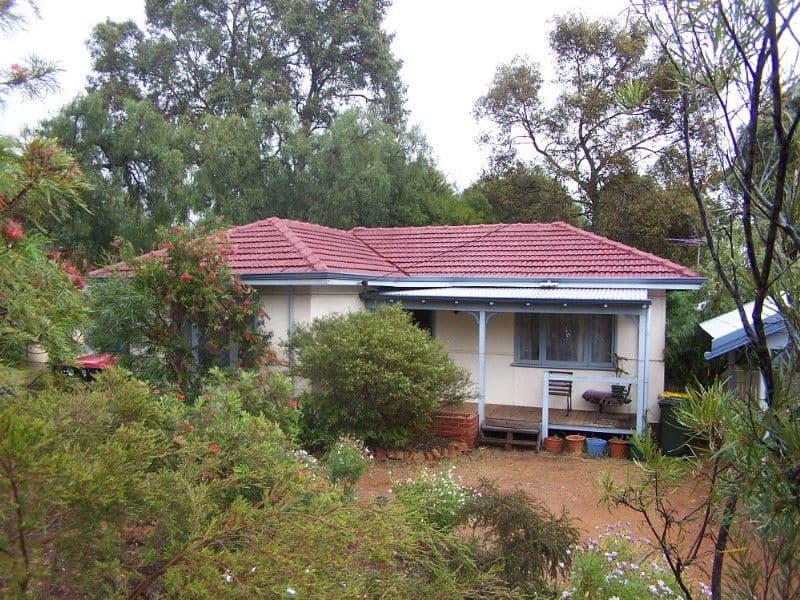 18 Peet Road, KALAMUNDA WA 6076, Kalamunda - Thumbnail 2