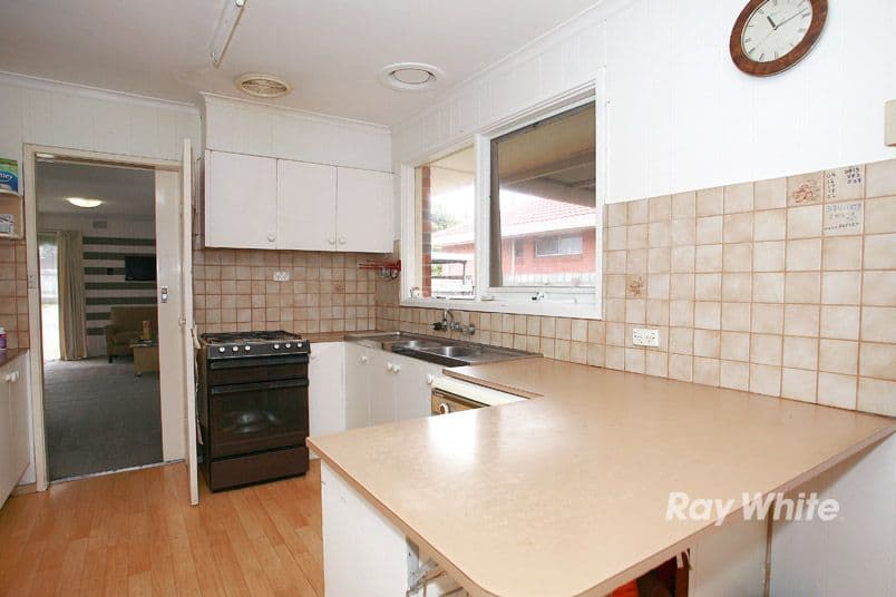 31 Woomera Avenue, KEYSBOROUGH VIC 3173, Keysborough - Thumbnail 2
