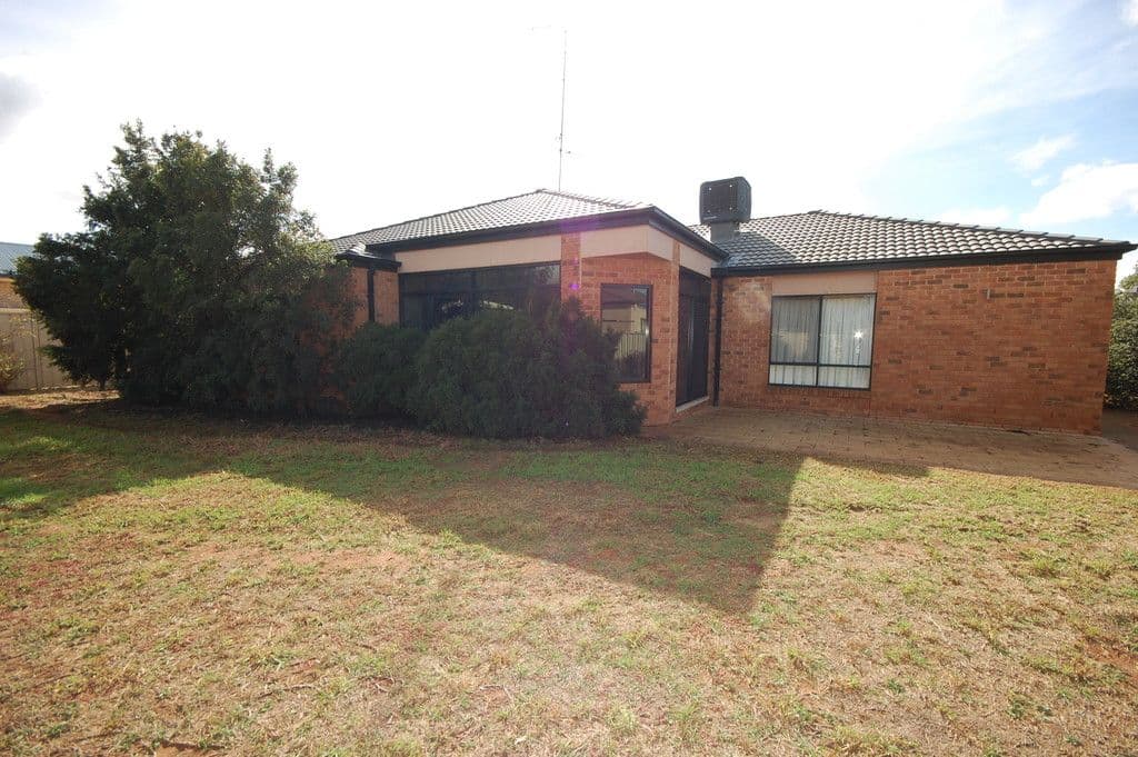 4 Dussin Street, Griffith NSW 2680, Griffith - Thumbnail 3