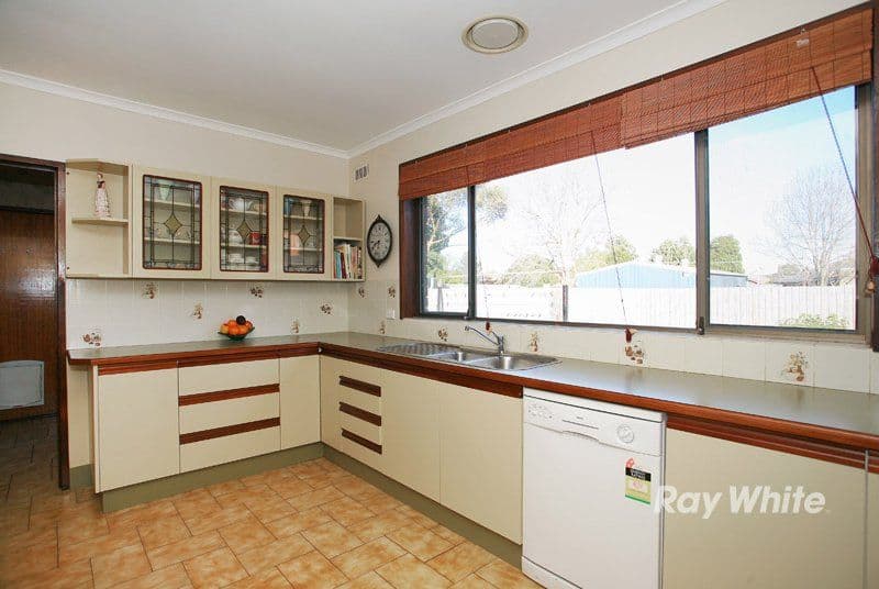 8 Fenfield Street, CRANBOURNE VIC 3977, Cranbourne - Thumbnail 5