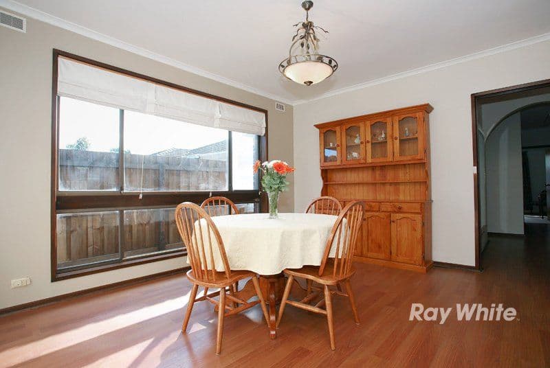 8 Fenfield Street, CRANBOURNE VIC 3977, Cranbourne - Thumbnail 6