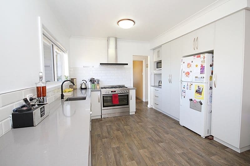 11 Glancy Street, Horsham VIC 3400, Horsham - Thumbnail 2