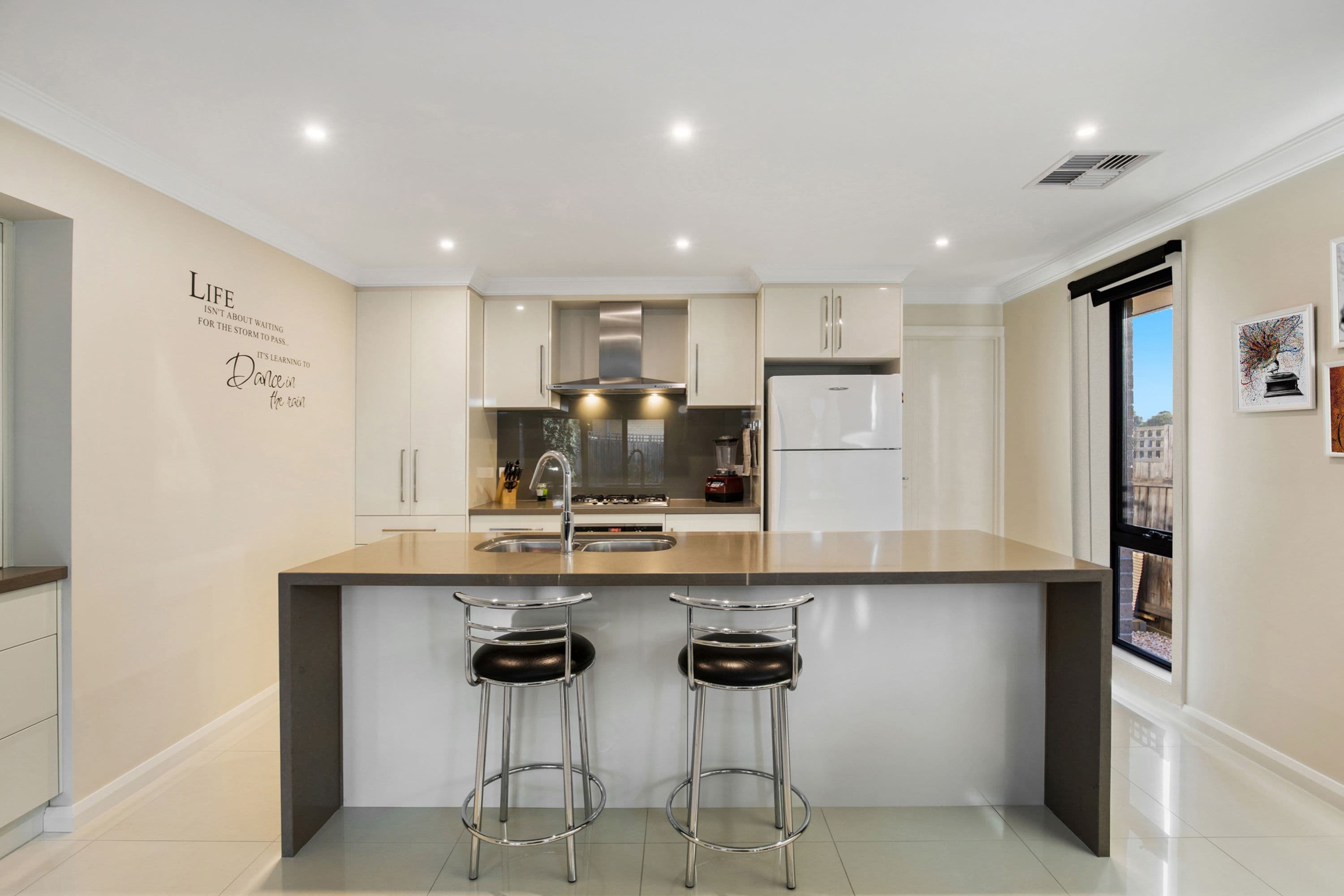 1 Loddon Close, Rowville VIC 3178, Rowville - Thumbnail 4