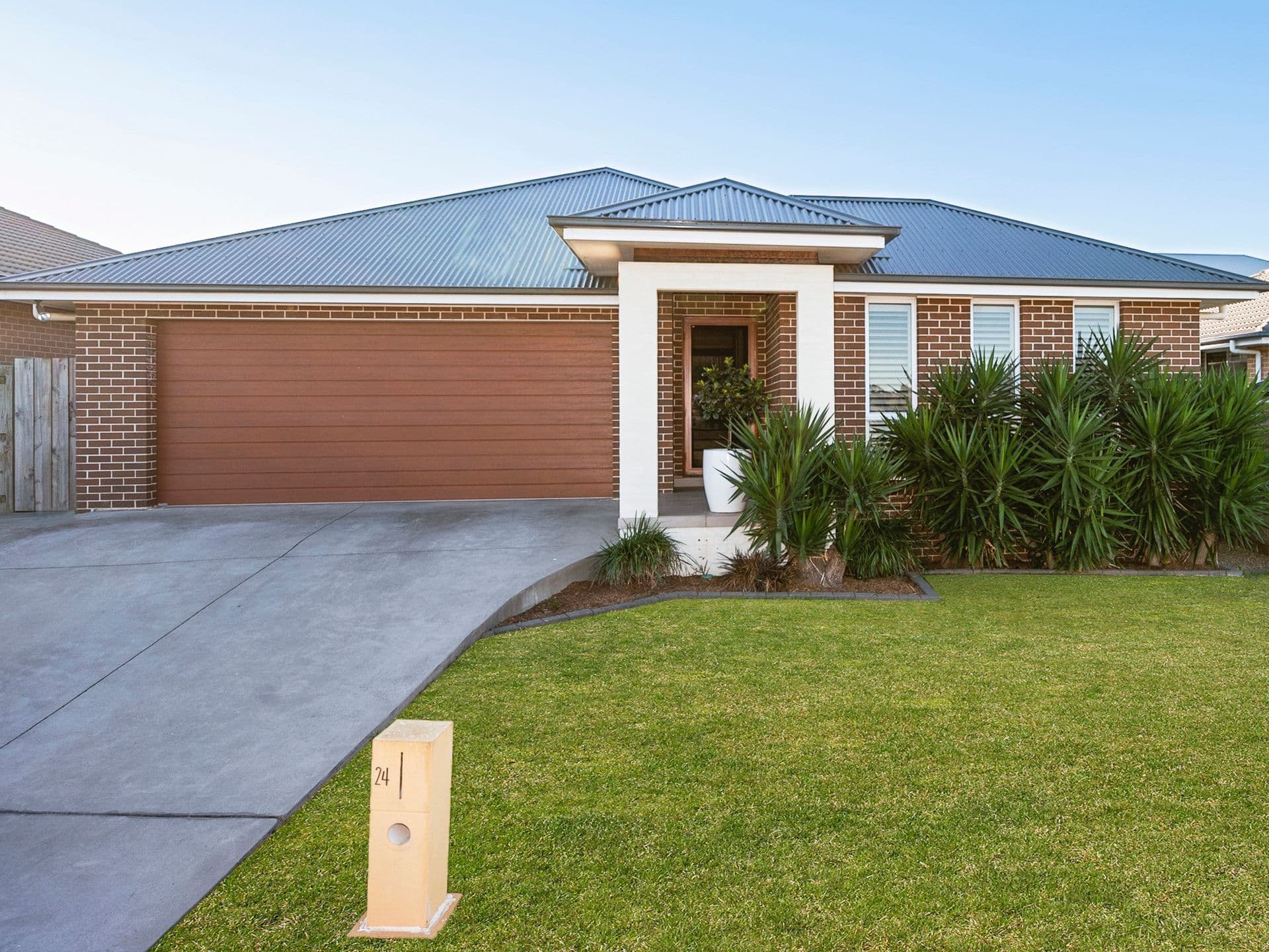 24 Young Circuit, Elderslie - Image 1