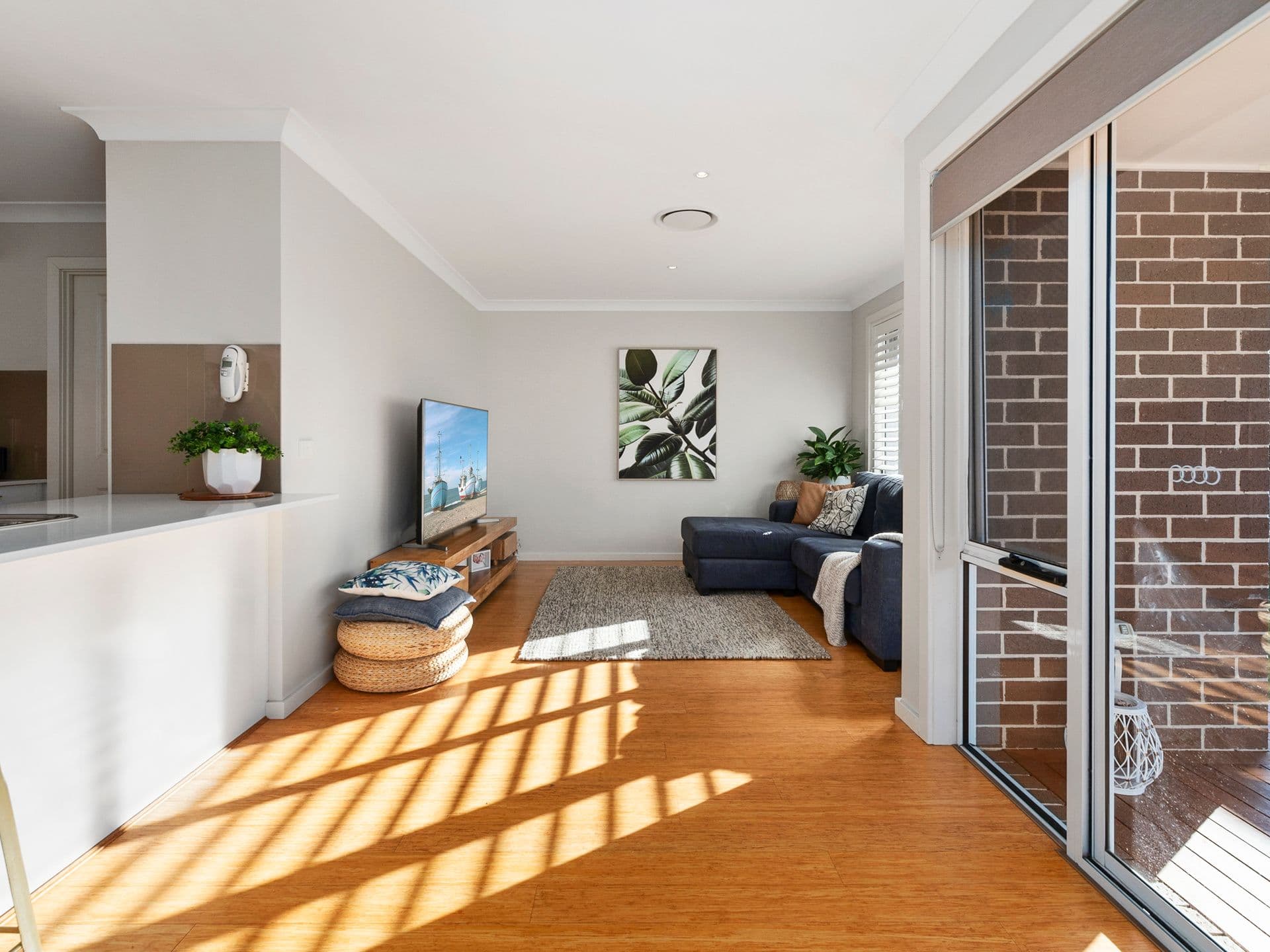 24 Young Circuit, Elderslie - Thumbnail 2