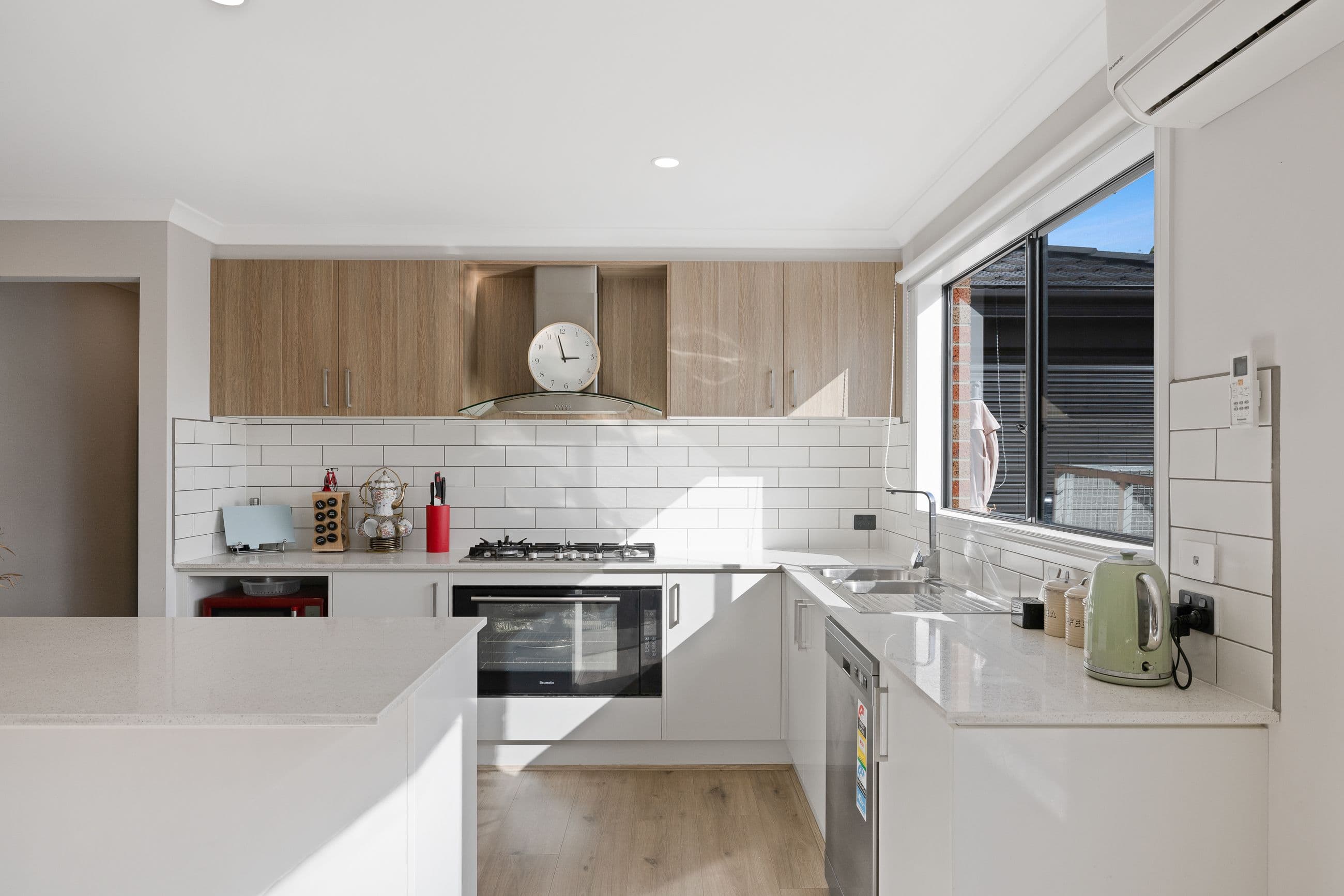 6 Lawrence Avenue, Cowes VIC 3922, Cowes - Thumbnail 2