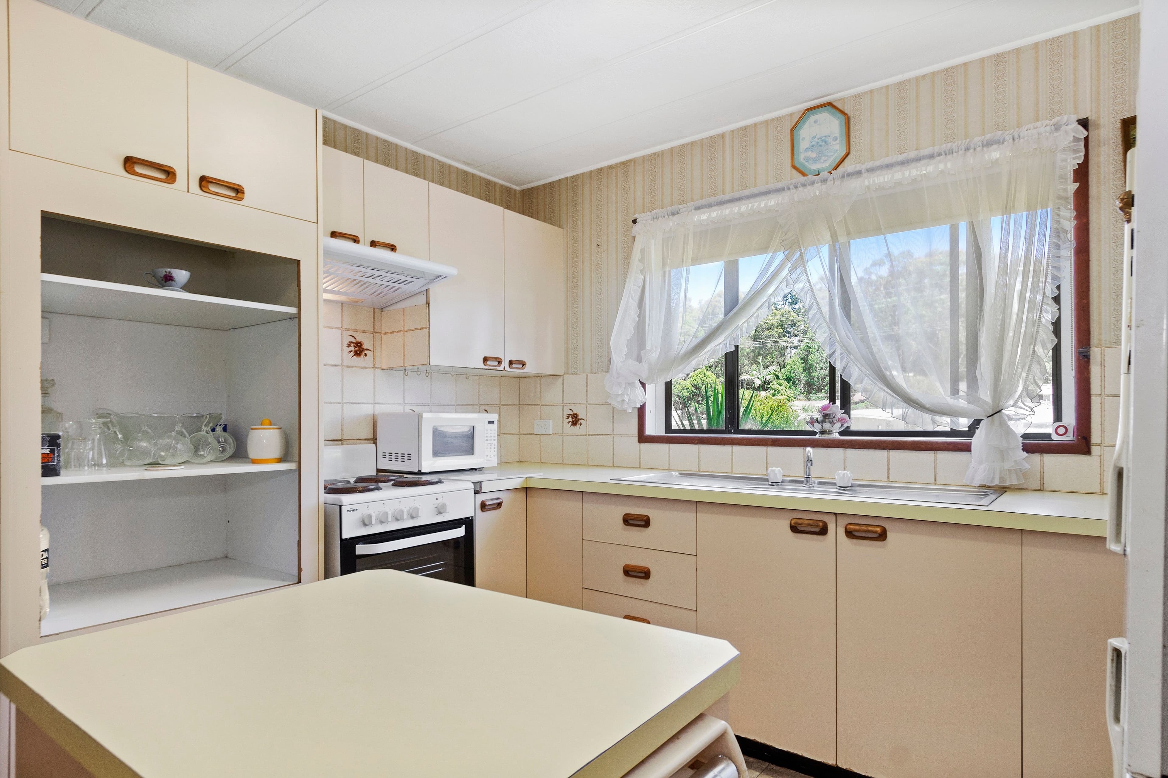 11 Clare Crescent, Batehaven - Image 1